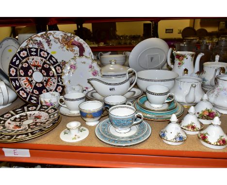 A GROUP OF CERAMIC TEA AND DINNER WARES, forty four pieces to include four Royal Crown Derby Imari pattern 2451 plates (three