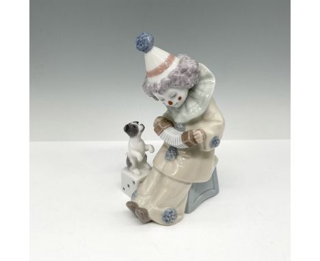 Glossy figural playing his instrument for his dog. Lladro backstamp. This item has its original box: 8"L x 5.5"W x 5"H. Artis
