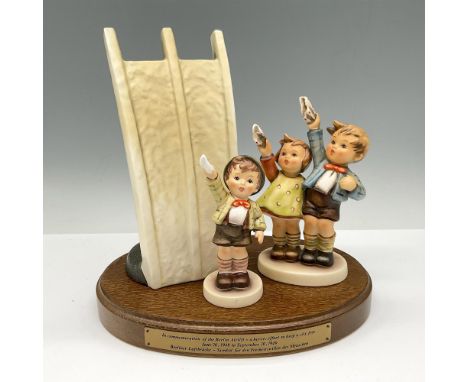 Hand painted figures include Berlin Wall commemorating Berlin Airlift 1948 - 1949, signed limited edition 7370 of 25000 - 7.7
