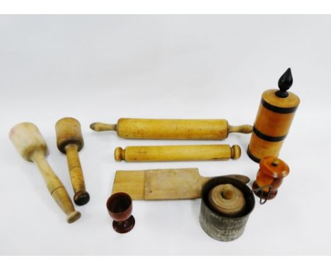 Quantity of wooden kitchenalia to include an egg cup, pepper grinder, butter pats, rolling pins  and a Tala one cup measurer,