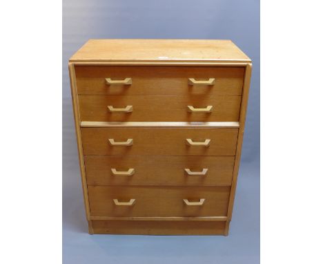 An early 20th Century light oak chest of five drawers. H-97cm, W-77cm,D-46cm 