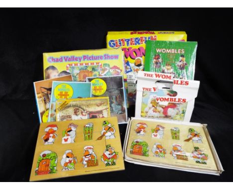 Wombles - a collection of Wombles related toys to include Glitter Fun Wombles, Chad Valley Picture Show, Sliderama projector,