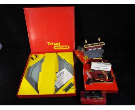 Triang - A boxed OO gauge Triang R52 0-6-0 Steam Locomotive Op.No.47606 in BR black livery, in playworn condition in a Fair b