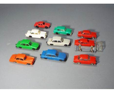 Lego, Minix , and other - 10 Vintage plastic HO / OO plastic cars. Lot includes Lego VW 1500, Minix Ford Anglia, Unbranded No