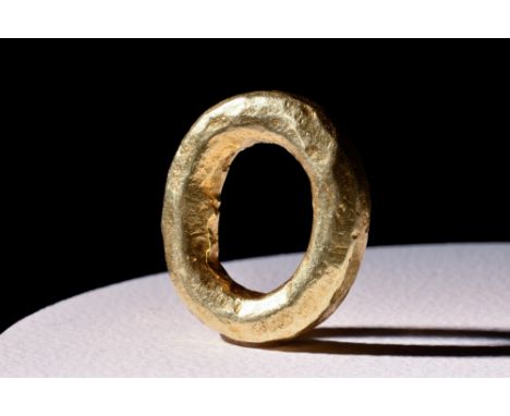 Ca. 900-1100 AD.A substantial and unusual ring, composed of twisted Viking hack gold bar. Size: D:15.49mm / US:4 3/4 / UK:J ;