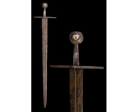 Ca. 1180-1500 AD.An excellent iron sword of Oakshott type ‘I’. Consisting of a double-edged, bevelled and pointed blade with 