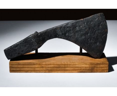 Ca. 900-1100 AD.An iron axe head with a curved cutting edge, making it efficient for cutting and chopping. The tapering cheek