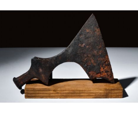 Ca. 900-1100 AD.An iron axe head with a curved blade, a tapered cheek for sturdyness, and a rear socket with a hammer part, m