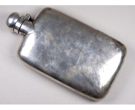 A silver hip flask - Birmingham 1916, height 16.5cm, weight 167.5g.