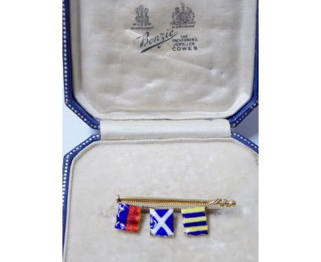 9ct gold and enamel yachting bar brooch with three flags, stamped 9ct to the back (small chips to the enamel).