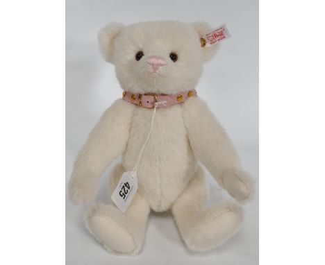 Modern Steiff limited edition bear 'Jill', no. 1955, in white alpaca mohair, certificates.