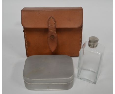 Vintage glass hunting flask and sandwich tin, in tan leather case, original cardboard box.