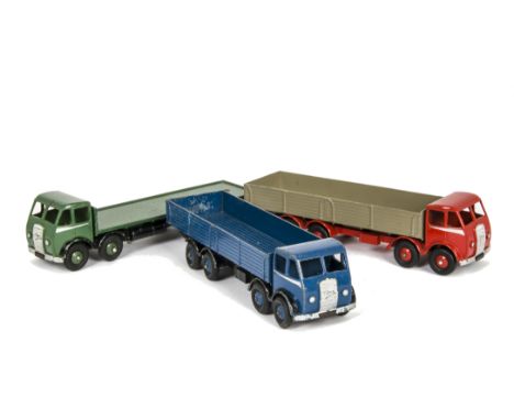 A Dinky Supertoys 502 Foden Flat Truck, 1st type dark green cab, flatbed and hubs, black chassis, silver flash, 501 Diesel 8-