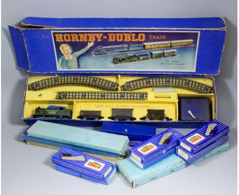A Hornby- Dublo train set with tank engine "Southern" (2594), three goods wagons, track and transformer (boxed), steam locomo