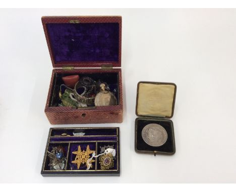 A Victorian leather mounted trinket box; and various contents to include: agate set brooches, cameo bar brooch, Eastern snap 