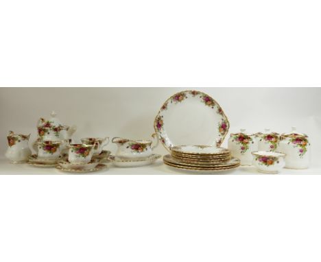 Royal Albert Old Country Roses dinner, coffee &amp; tea set: Large quantity of Royal Albert tea, coffee &amp; dinnerware in t