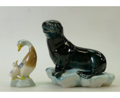 Wade 1950s figures: Wade figure Drake &amp; Daddy, height 9cm and blow up figure of seal on glacier: height 11.5cm. (undergla