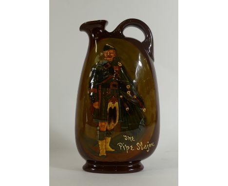 Royal Doulton Kingsware Whisky Flask: Royal Doulton Kingsware Dewars whisky flask "The Piper Major", height 20cm.