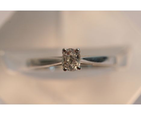 Ladies Platinum set ring with cushion cut diamond to center (0.40ct)