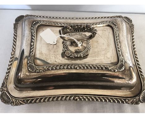 Hallmarked solid silver lidded serving dish scallop pattern corners, RP London 1931, weighing approx 1667.9gms. 30 w x 22 x 1