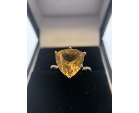 A 9ct gold gem set ladies dress ring, sine N, 3.5gms total weight. Condition ReportGood condition, no damage or repair.&nbsp;