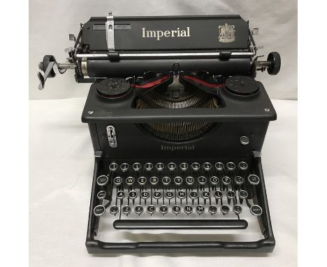 A mid 20thC Imperial typewriter. Condition ReportVery good clean condition. Keys function well, good working order.&nbsp;