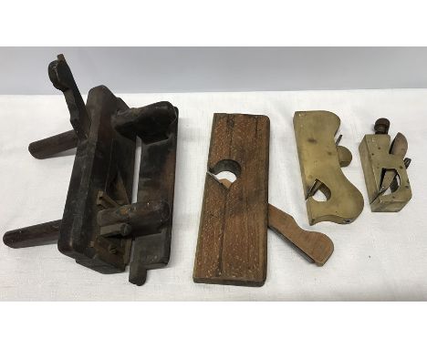 Carpentry tools, 2 brass planes 10cms and 16cms length and 2 wooden planes with brass mounts. 