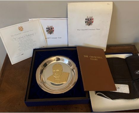 A 1974 Churchill Trust Commemorative silver plate, maker John Pinches, London 1974, a limited edition plate decorated in reli