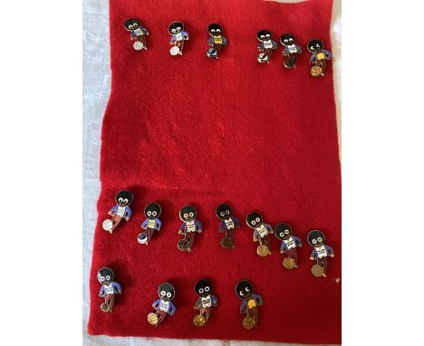 Robertson's Golly badge footballers. 17 in total.Condition ReportMost back stamped. Good condition, few light scratches, mark