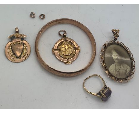 Nine carat gold to include bangle, ring set with purple stone, medal, masonic medal, nil desperandum Lodge 38 shield 1928 met