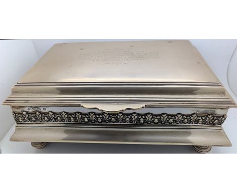 A fine quality silver hallmarked cigar box, Birmingham 1929.Maker, Elkington and Co Ltd. 28 x 18cms. Inscribed to top to E.V.