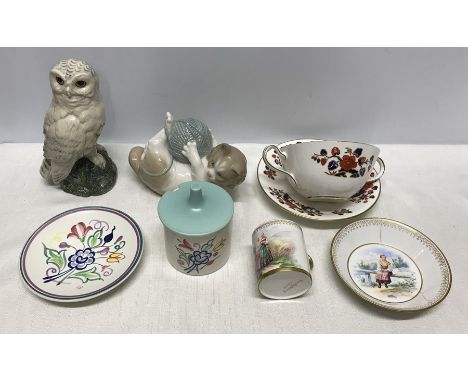 Mixed pottery selection including Royal Doulton Whyte and Mackay Whisky Snowy Owl, 200ml with contents, Nao cat playing with 