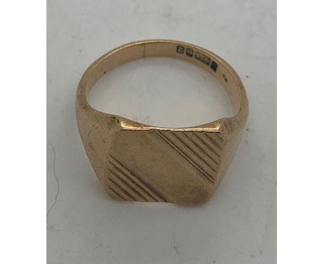 A 9ct gold gentlemans signet ring, 6.3gms, size R.Condition ReportSurface scratches, nothing else to report.&nbsp;