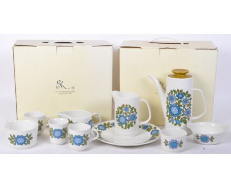 A large collection of retro vintage mid 20th century J G Meakin ceramic dinner service in the tropic pattern. The dinner serv