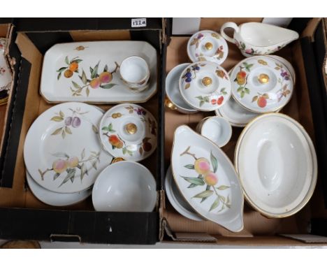 A collection of Royal Worcester Evesham dinnerware to include vegetable tureens, pots, plates etc (2 trays) (some ware)