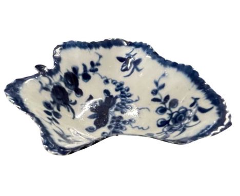 A Worcester pickle dish with floral design