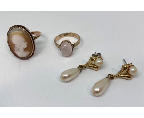 Antique yellow metal cameo ring depicting a Grecian soldier, 4.8g, together with an antique 9ct cabochon rose quartz ring, 1.