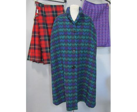 Welsh woollen cape in colourful tweed (double weave) by 'Cromayne' with pocket holes and button front, back length 1 m (not i