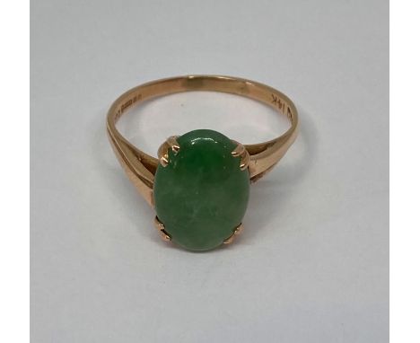 14ct green stone (possibly jade) crossover style ring, size P, 2.8g 