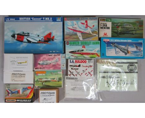 14 model kits of trainer aircraft, all appear to be un-started, most with sealed boxes or sealed inner contents. Includes mod
