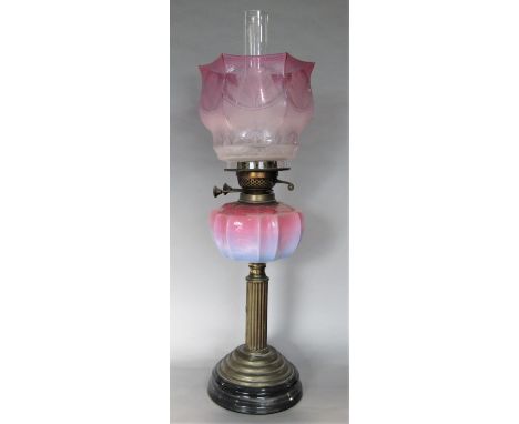 Antique Corinthian column oil lamp with pink Vaseline glass type reservoir, 56cm high including shade 