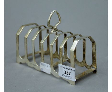 A silver toast rack. 13.5 cm long. 144 grammes.