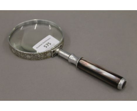 A vintage mother-of-pearl handled magnifying glass. 20 cm long.