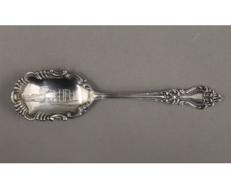 An American sterling silver ornate spoon, the bowl decorated with Capitol Washington DC building. 14.5 cm long.