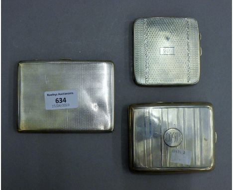 Three silver cigarette cases. The largest 11.5 cm wide.