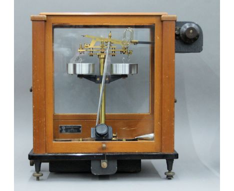 A cased set of scientific scales. 45 cm wide.