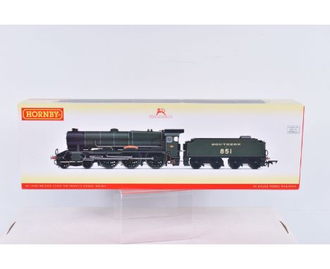 A BOXED OO GAUGE HORNBY RAILWAY MODEL, CLASS LN 'Lord Nelson' 4-6-0, no. 851 'Sir Francis Drake', Livery in Southern Railway 