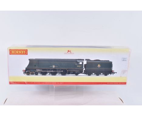 A BOXED OO GAUGE HORNBY  RAILWAY MODEL EARLY BR MERCHANT NAVY CLASS (Original) 4-6-2, no, 35017 'Belgian Marine',  in BR Gree