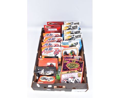 A COLLECTION OF BOXED DIECAST AND PLASTIC  MOTORBIKE/MOTORCYCLE MODELS, mainly modern issues, majority approx. 1/18 scale, to