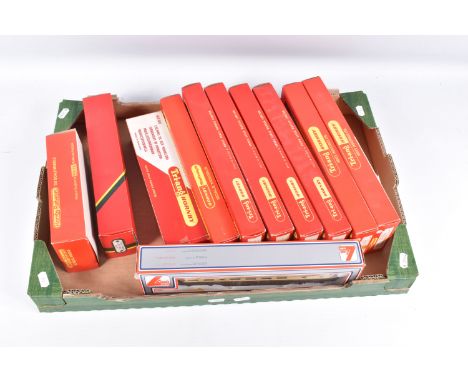 A QUANTITY OF BOXED OO GAUGE MODEL RAILWAY LOCOMOTIVES AND COACHING STOCK, to include Tri-ang Hornby class 37 locomotive No.D